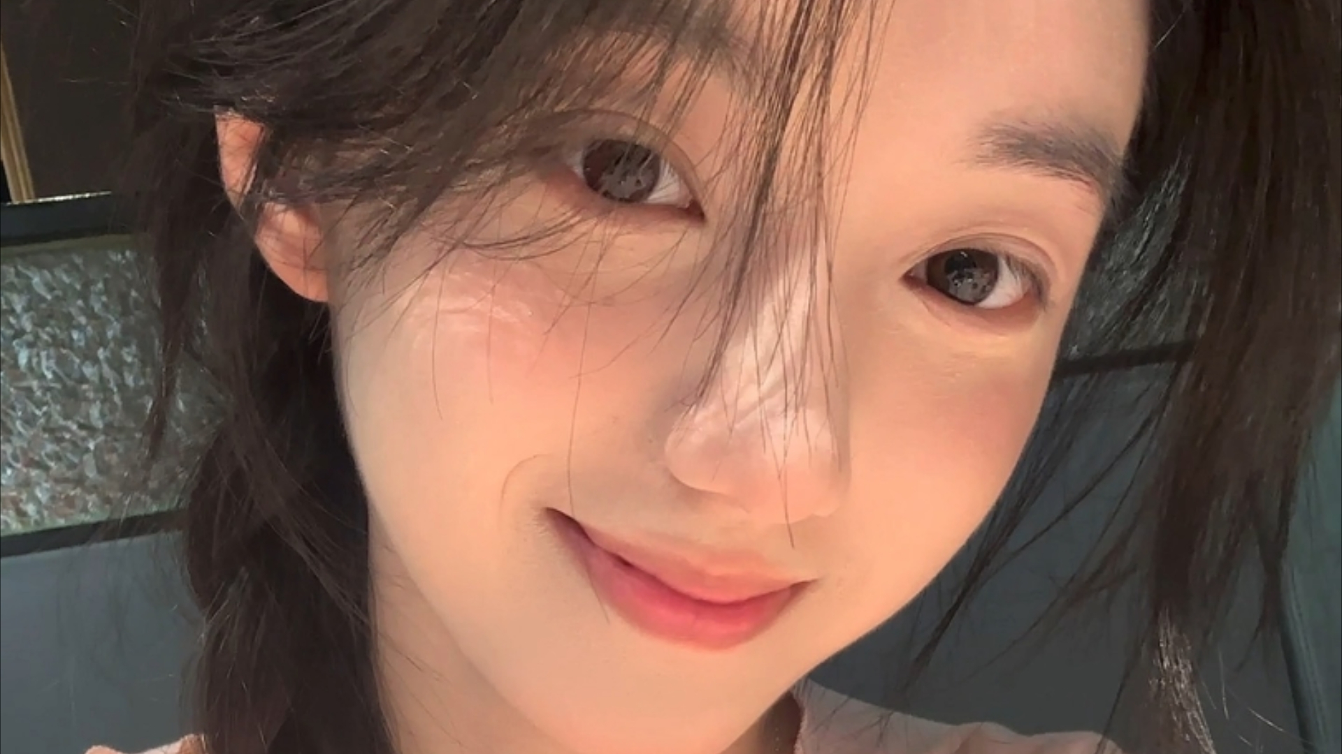 乌鲁木齐：炎炎夏日 街头音乐喷泉吸引民众消暑纳凉